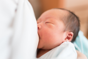 赤ちゃんには母乳からもビフィズス菌が移行する!? – 母子の腸内細菌叢④授乳【前編】
